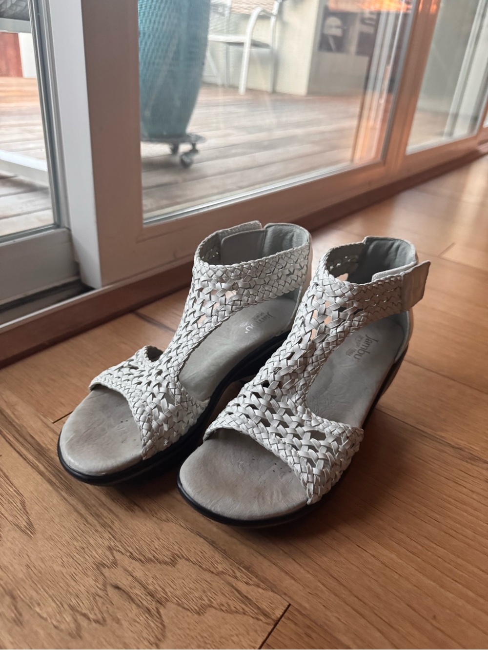 Jambu Women’s Woven Open-Toe Sandals in White